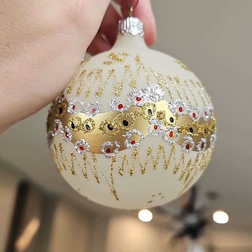 Vintage Christmas Classics Set Of 3 Glass Lrg Round White Ornaments - Picture 10 of 16